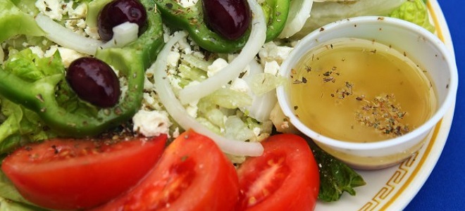 Заправка для грецького салату з оцтом
