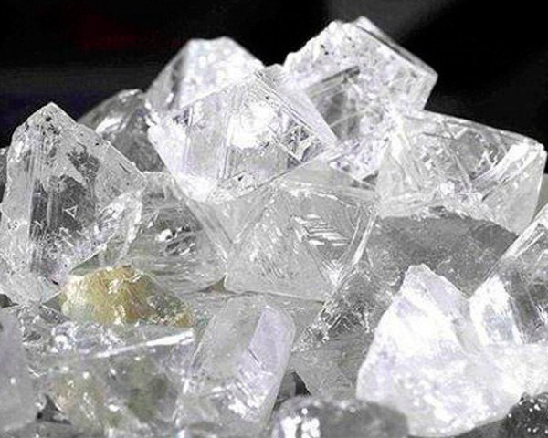 При цьому вартість алмазів на світовому ринку перевищує 90% вартості всіх інших дорогоцінних каменів
